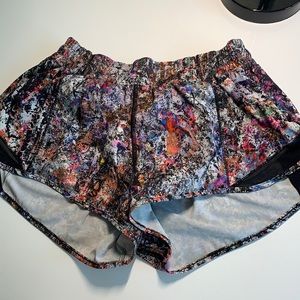 Lululemon size 8 multicolored hotty hot shorts
